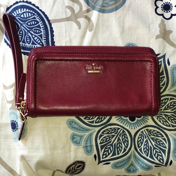 Kate Spade wristlet - Picture 1 of 8